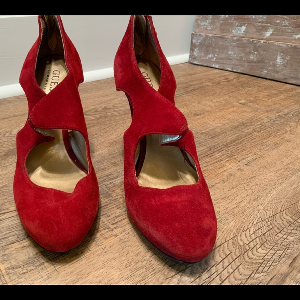 Red pumps - Picture 2 of 5